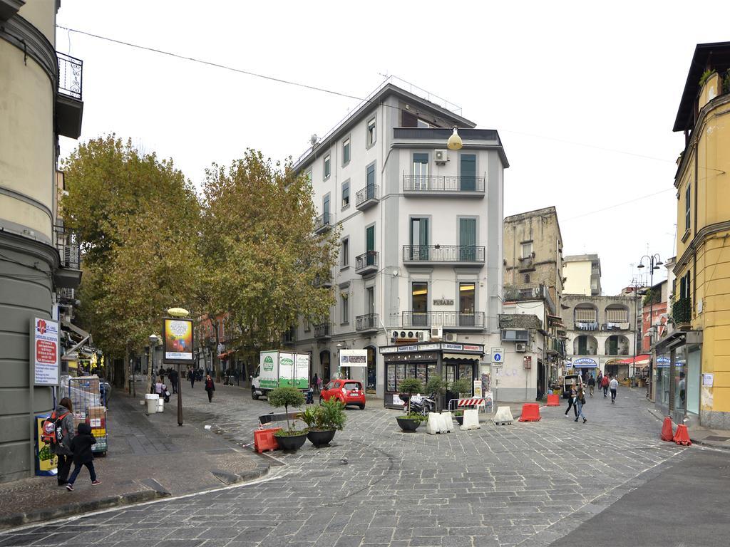 La Piazza Al Vomero Napels Buitenkant foto